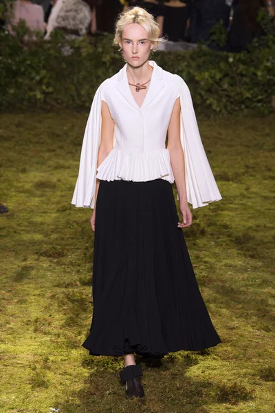 Look 19